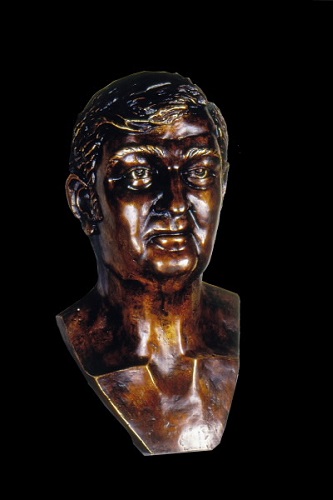 Busto Enrique Casas