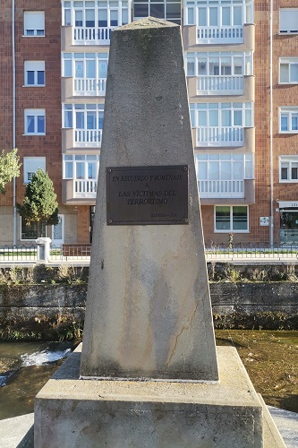 Monumento víctimas del terrorismo Reinosa