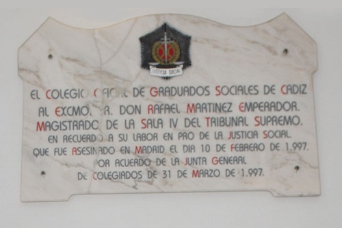 Placa Rafael Martínez Emperador