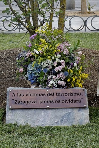 Monolito víctimas del terrorismo Zaragoza